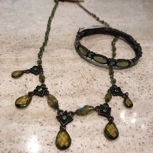 ‘Classic 28’ Pale Green Necklace and Bracelet Set